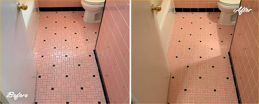 Bathroom Floor Before and After a Tile Sealing in Briarcliff Manor